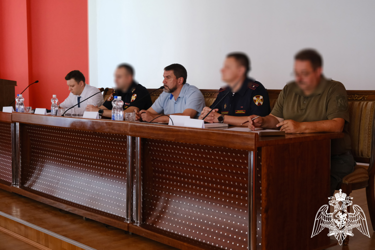 В ЛНР росгвардейцы провели совещание с представителями объектов топливно-энергетического комплекса Республики