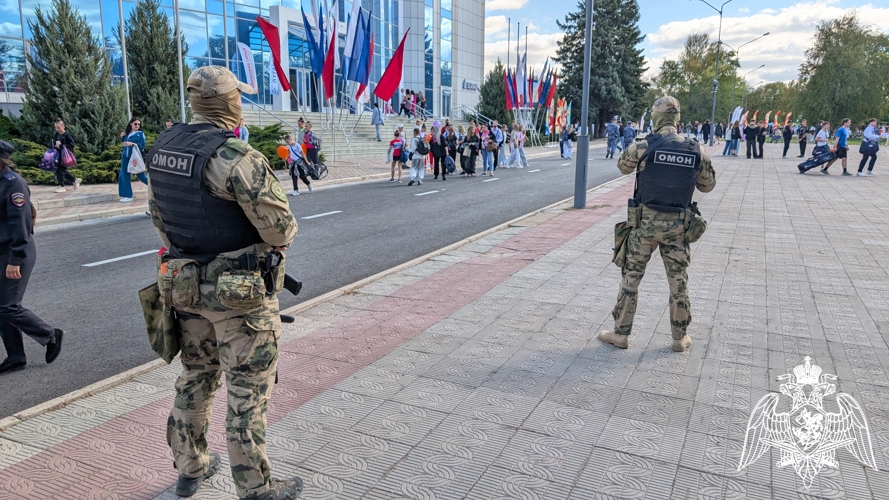 Росгвардейцы приняли участие в обеспечении безопасности граждан в День города Луганска 