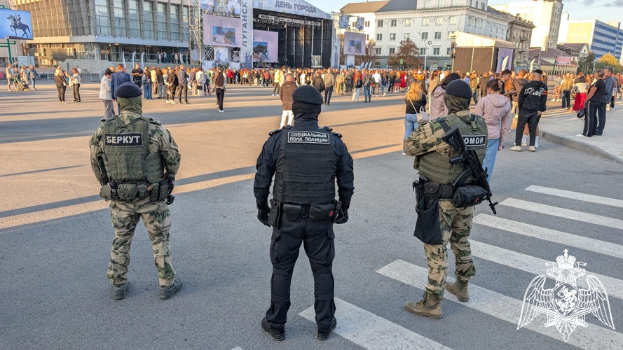 Росгвардейцы приняли участие в обеспечении безопасности граждан в День города Луганска 