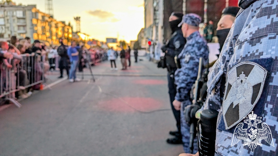 Росгвардейцы приняли участие в обеспечении безопасности граждан в День города Луганска 