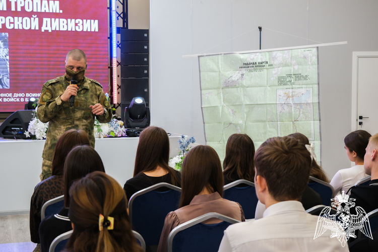 В Луганске росгвардейцы провели просветительское мероприятие посвященное Дню воинской славы России