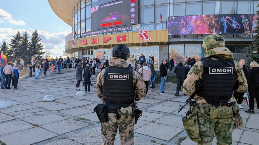 В Луганске росгвардейцы обеспечили безопасность граждан во время представления новой цирковой программы  «Золотой сезон» 
