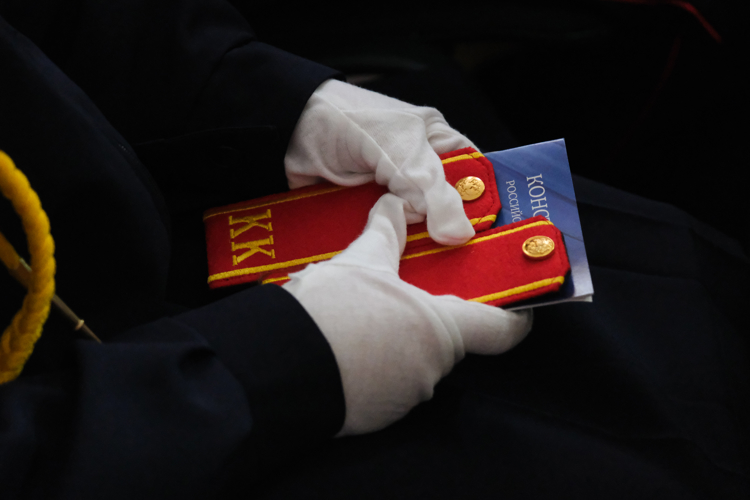 В День Конституции России луганские школьники вступили в кадетское братство Росгвардии (видео)