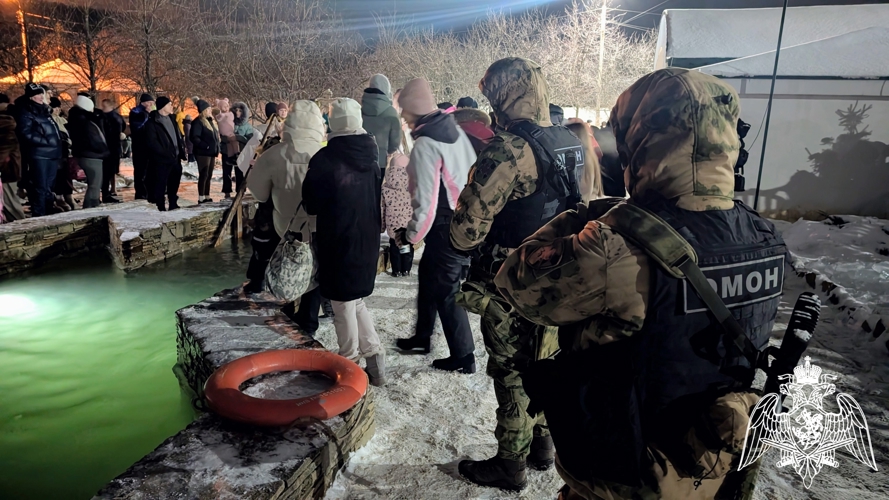 В ЛНР росгвардейцы приняли участие в обеспечении правопорядка во время празднования Крещения Господня