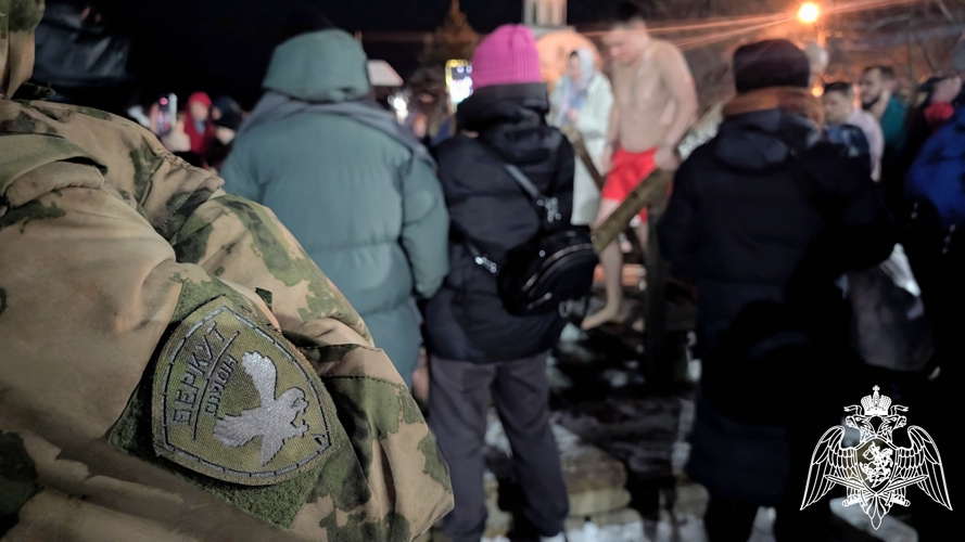 В ЛНР росгвардейцы приняли участие в обеспечении правопорядка во время празднования Крещения Господня