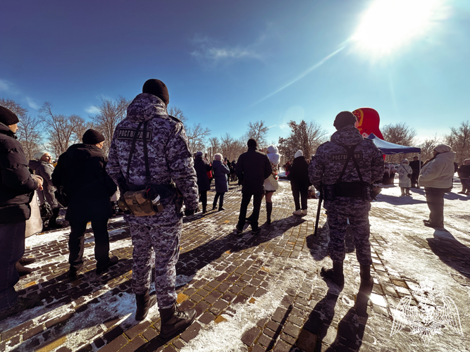 В ЛНР росгвардейцы приняли участие в обеспечении безопасности на масленичных гуляньях