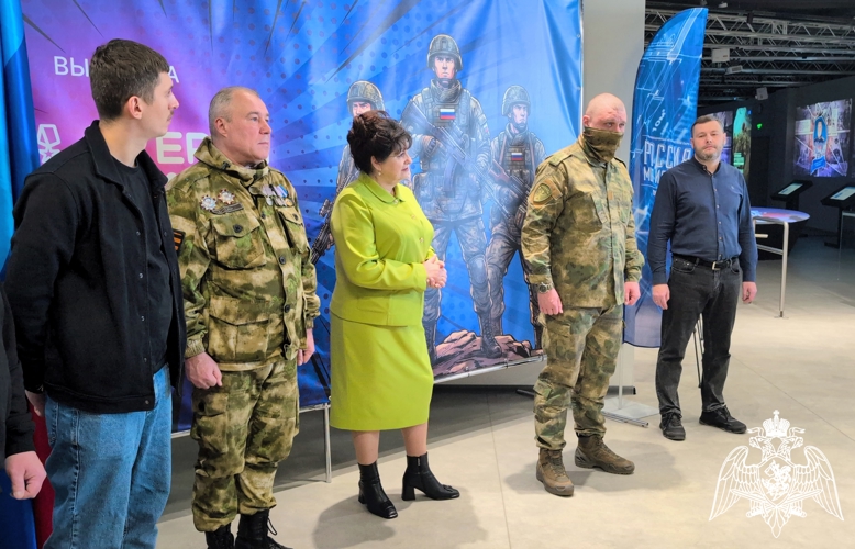 В Луганске росгвардейцы стали почетными гостями церемонии открытия выставки «Знание. Герои» (Видео)