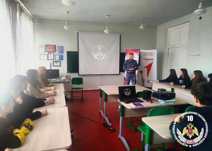 Росгвардейцы провели патриотическую встречу со школьниками города Алчевска Луганской Народной Республики