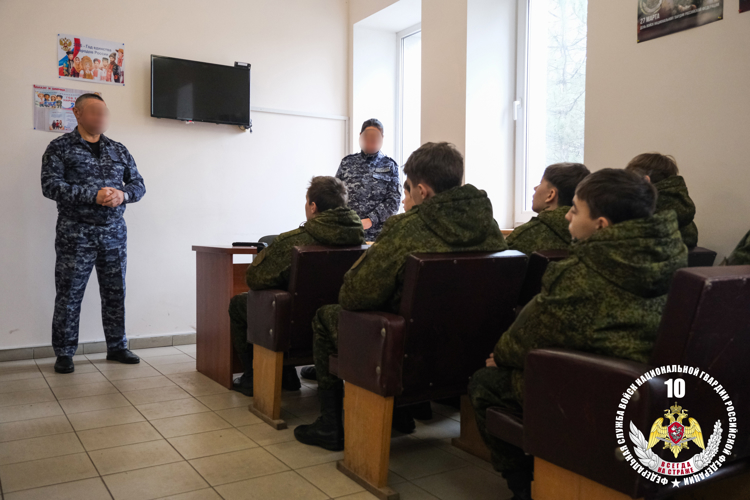 В ЛНР росгвардейцы провели день открытых дверей для кадетов казачьего кадетского корпуса