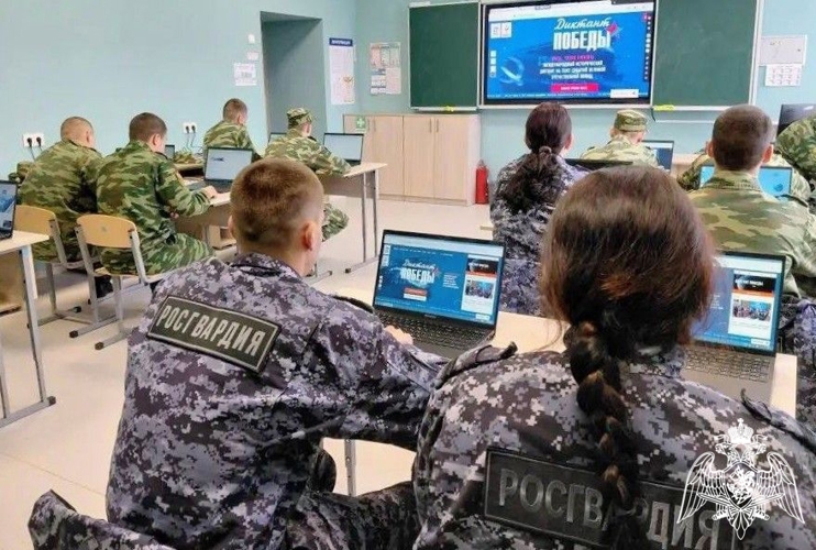 В ЛНР росгвардейцы приняли участие в Международной акции «Диктант Победы» (видео)