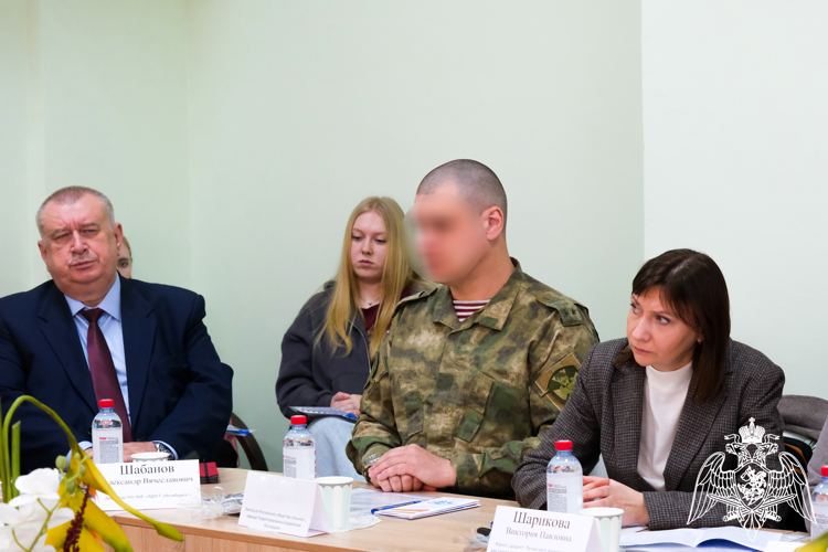 В ЛНР представитель Росгвардии стал участником круглого стола по вопросам профилактики терроризма и экстремизма (Видео)