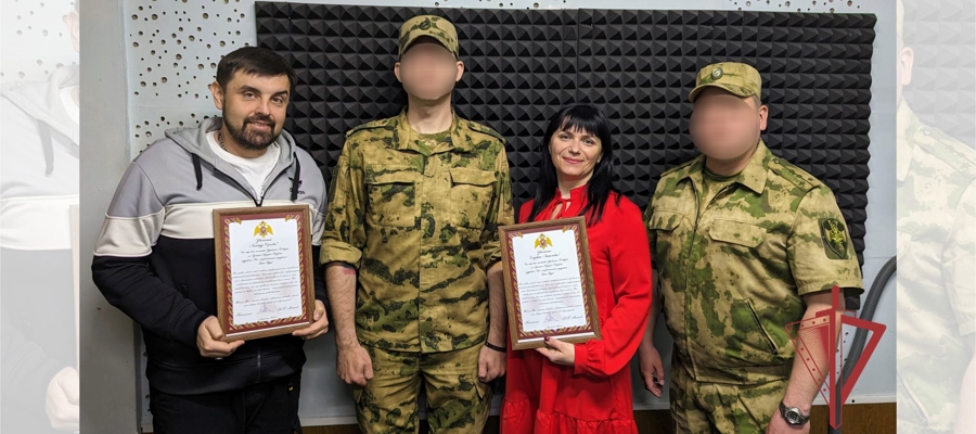 На Луганщине росгвардейцы поздравили сотрудников дирекции радиопрограмм ГТРК ЛНР с Днем радио