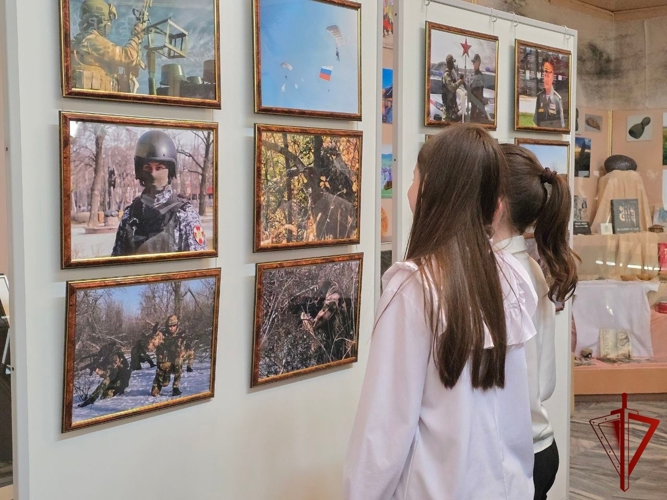 В южных регионах России начала работу передвижная фотовыставка военнослужащего Росгвардии