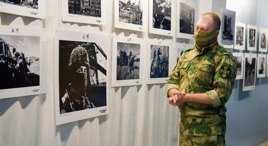 Росгвардеец из ЛНР представил свои работы на фотовыставке посвященной Дню России в Воронежской области