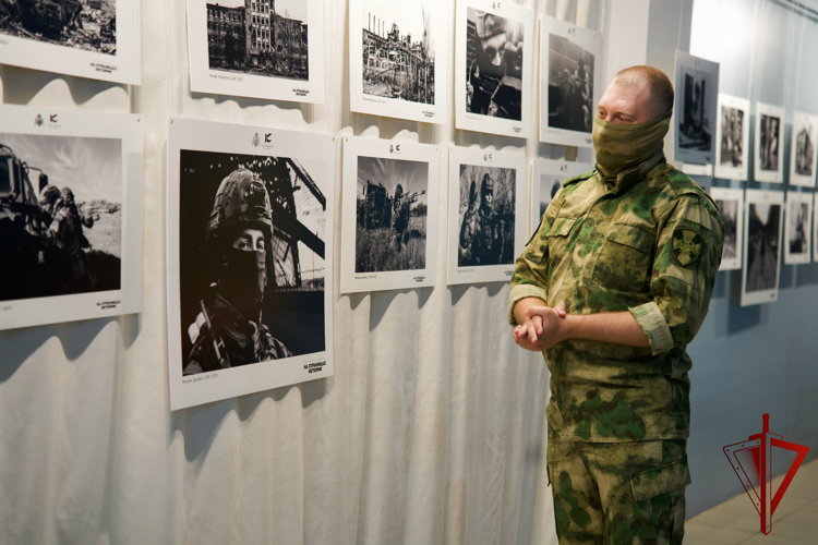 Росгвардеец из ЛНР представил свои работы на фотовыставке посвященной Дню России в Воронежской области