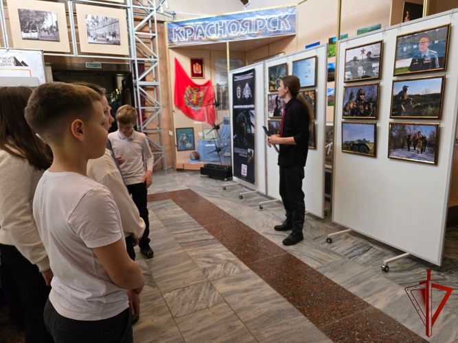 В южных регионах России начала работу передвижная фотовыставка военнослужащего Росгвардии