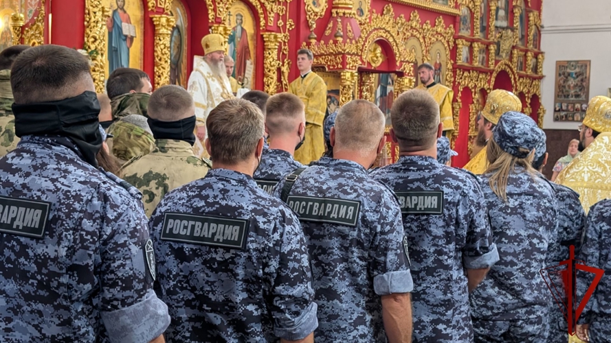 В Луганске росгвардейцы приняли участие в мероприятиях, посвящённых Дню Крещения Руси (видео)