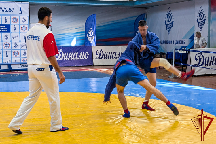 Луганские росгвардейцы представят республику на чемпионате России по самбо и боевому самбо