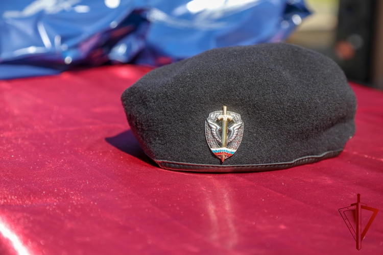 Боец из ЛНР - обладатель знака отличия полицейского спецназа Росгвардии первой степени (видео)