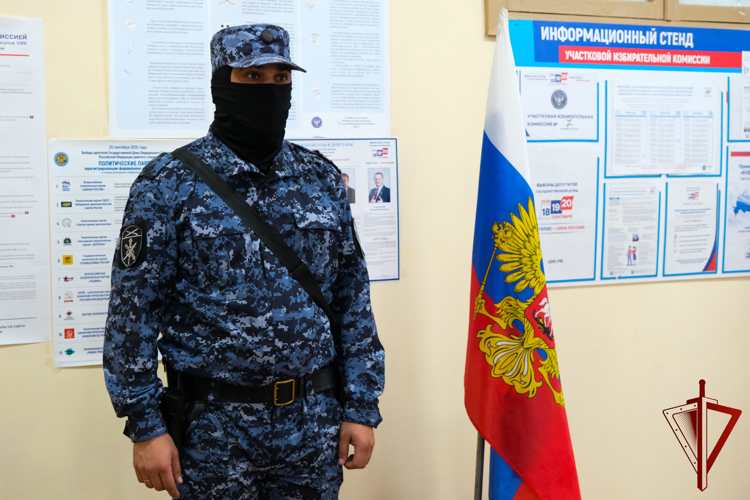 Росгвардейцы приняли участие в обеспечении безопасности при проведении выборов (видео)